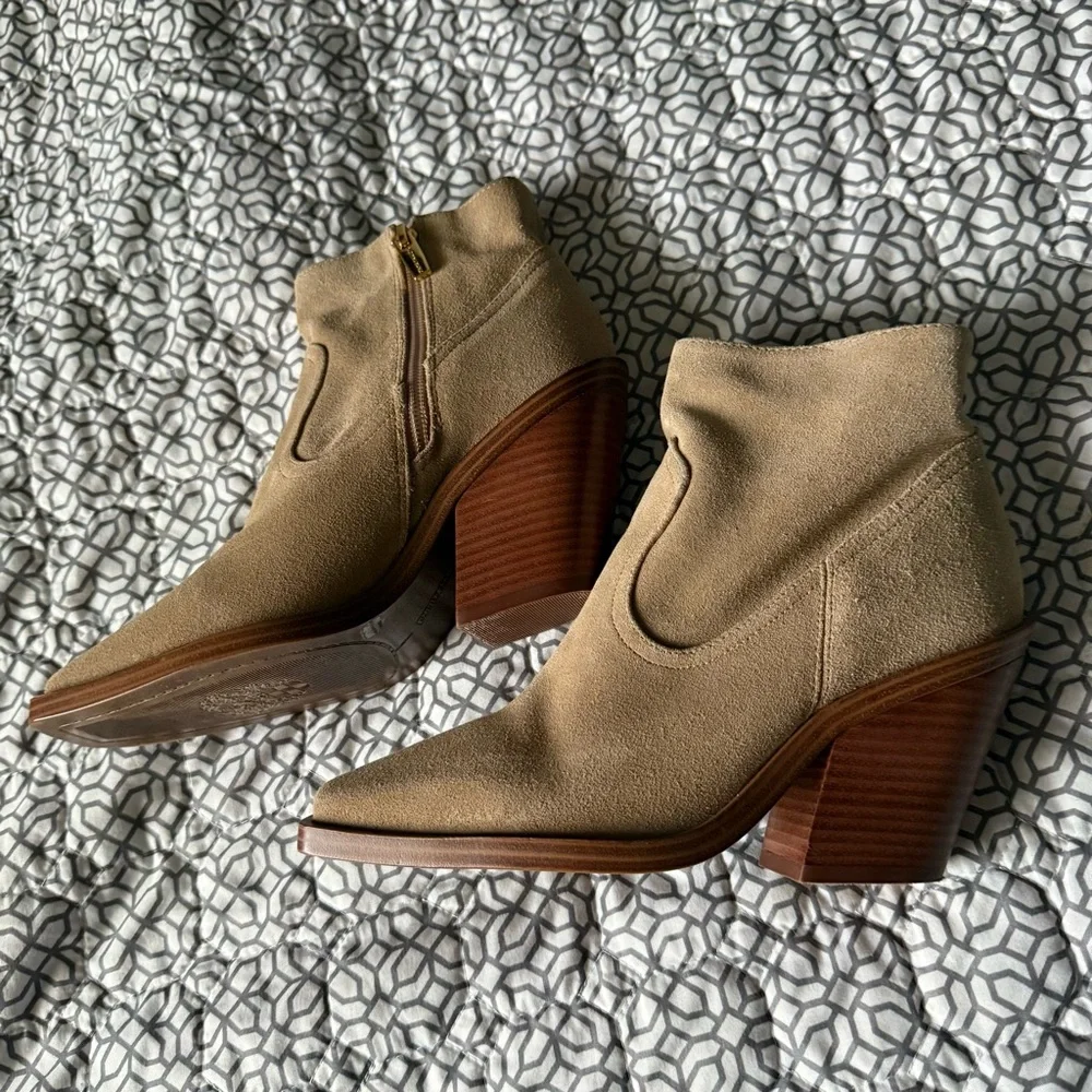 Vince Camuto Amtindo Tan Ankle Boots Worn Once Sueded Leather Side Zip Sz 6.5
